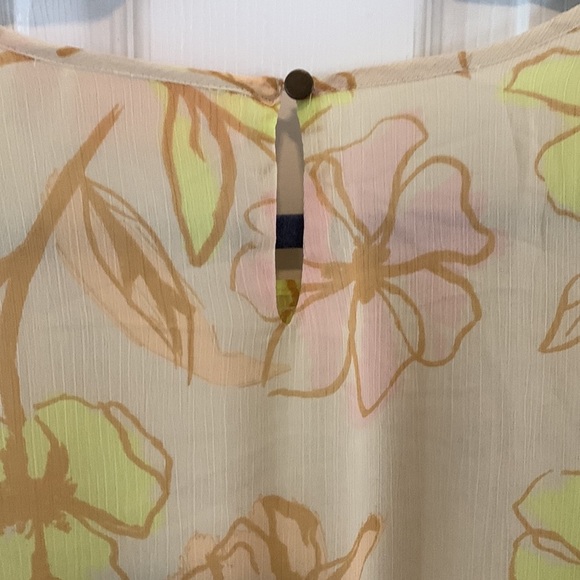 NWT EVRI floral blouse with smocked neckline Plus Size 4X - Picture 6 of 7